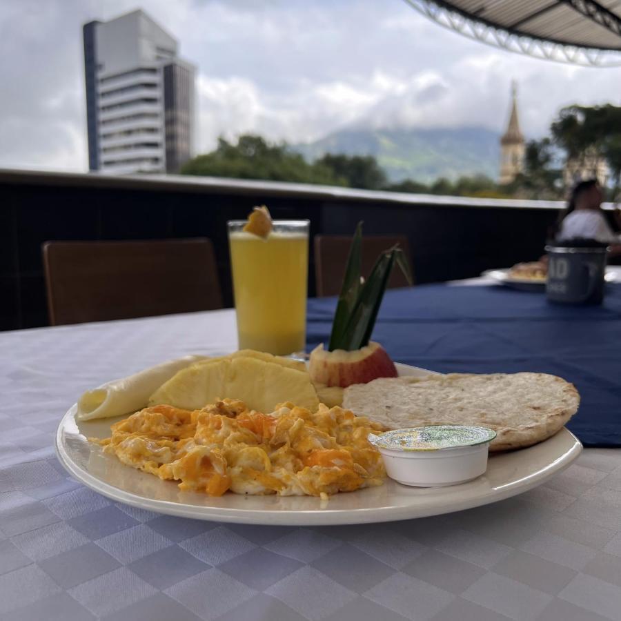 Hotel Luxor 佩雷拉 外观 照片