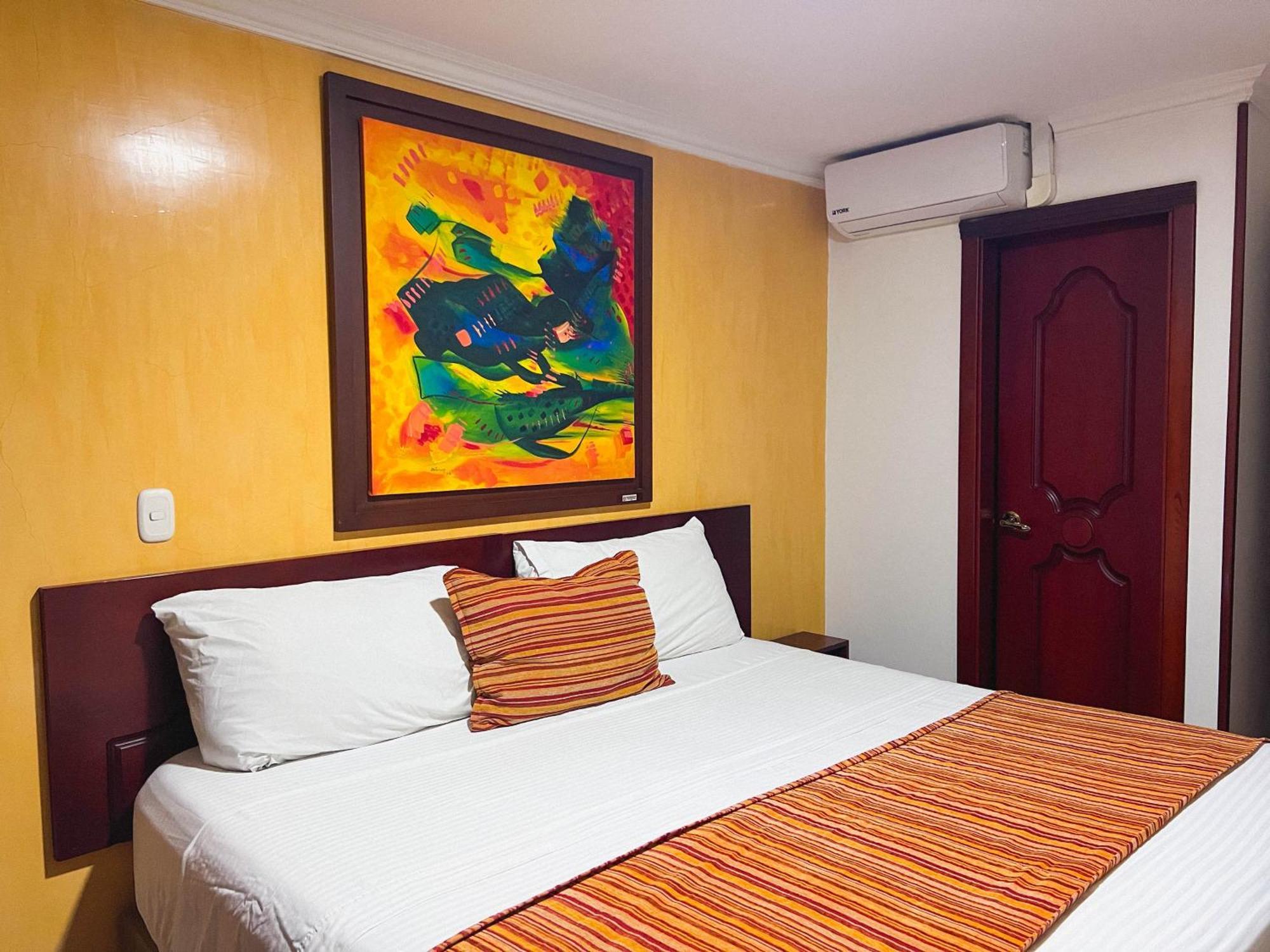 Hotel Luxor 佩雷拉 外观 照片