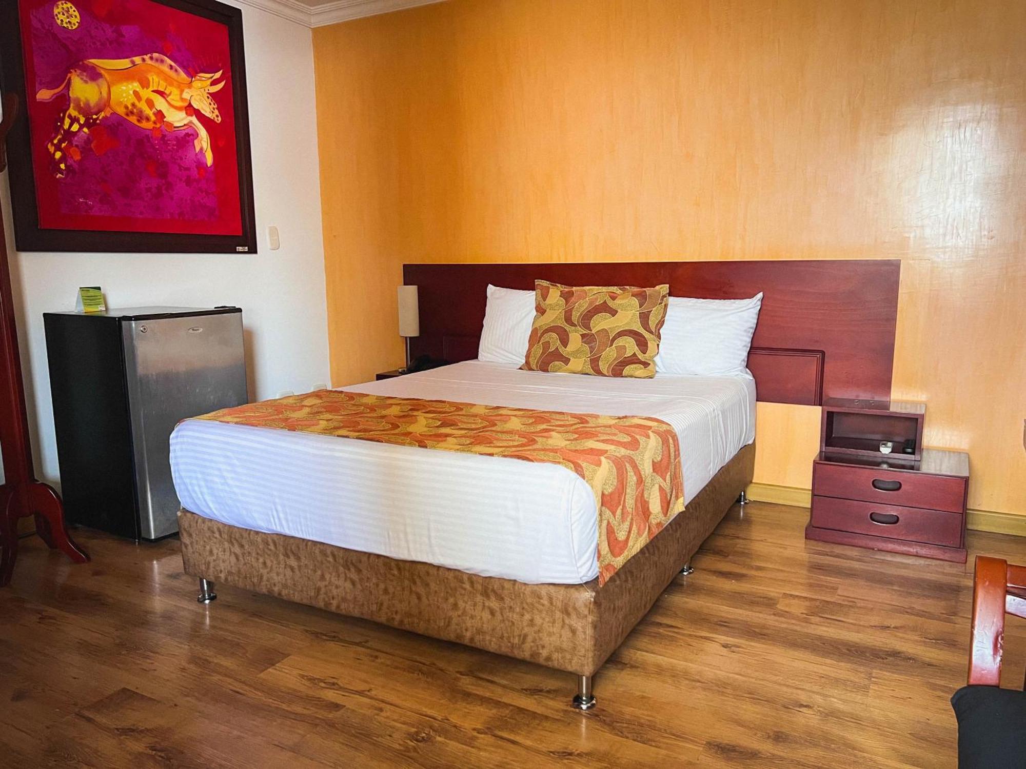 Hotel Luxor 佩雷拉 外观 照片