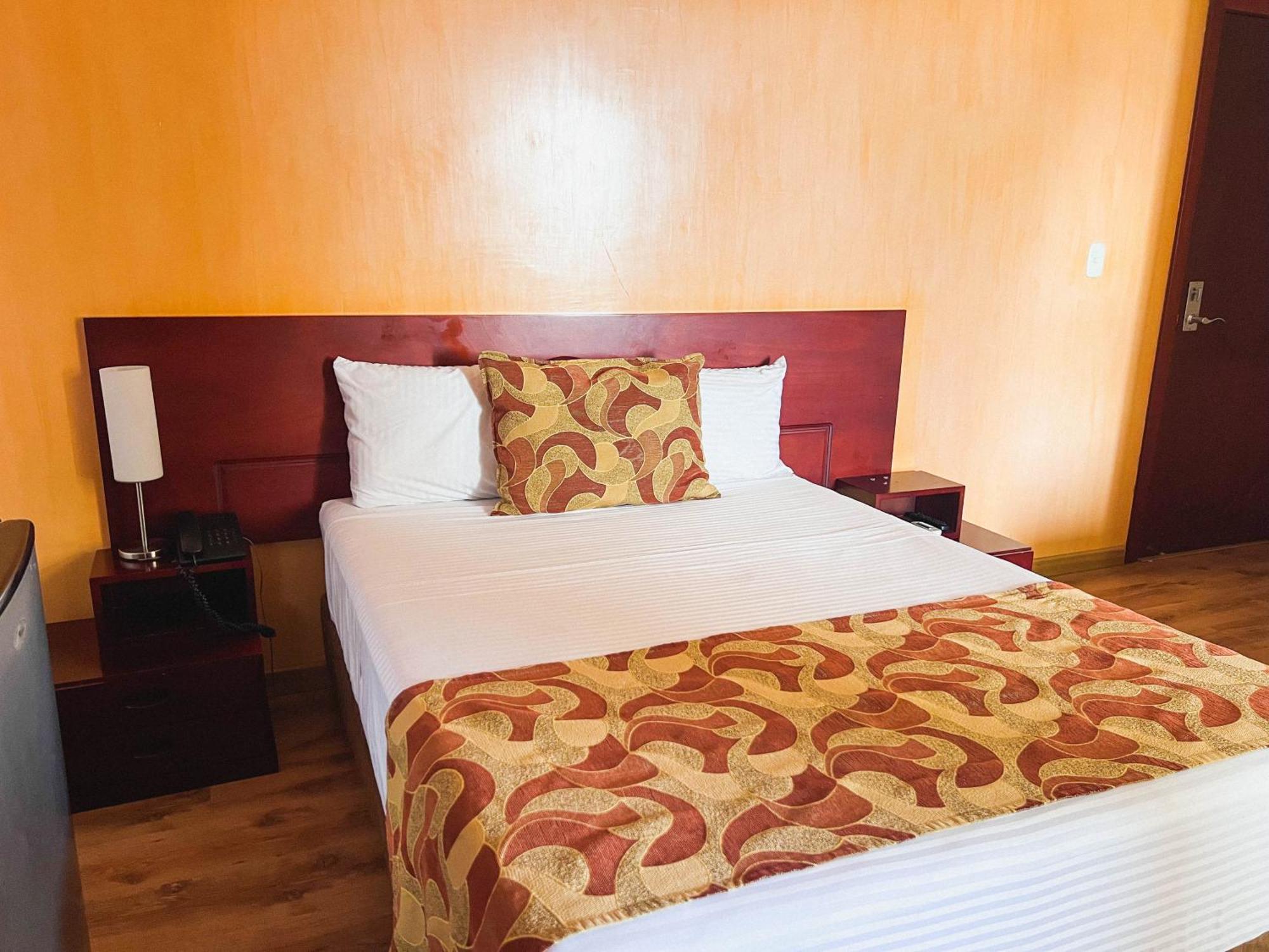 Hotel Luxor 佩雷拉 外观 照片