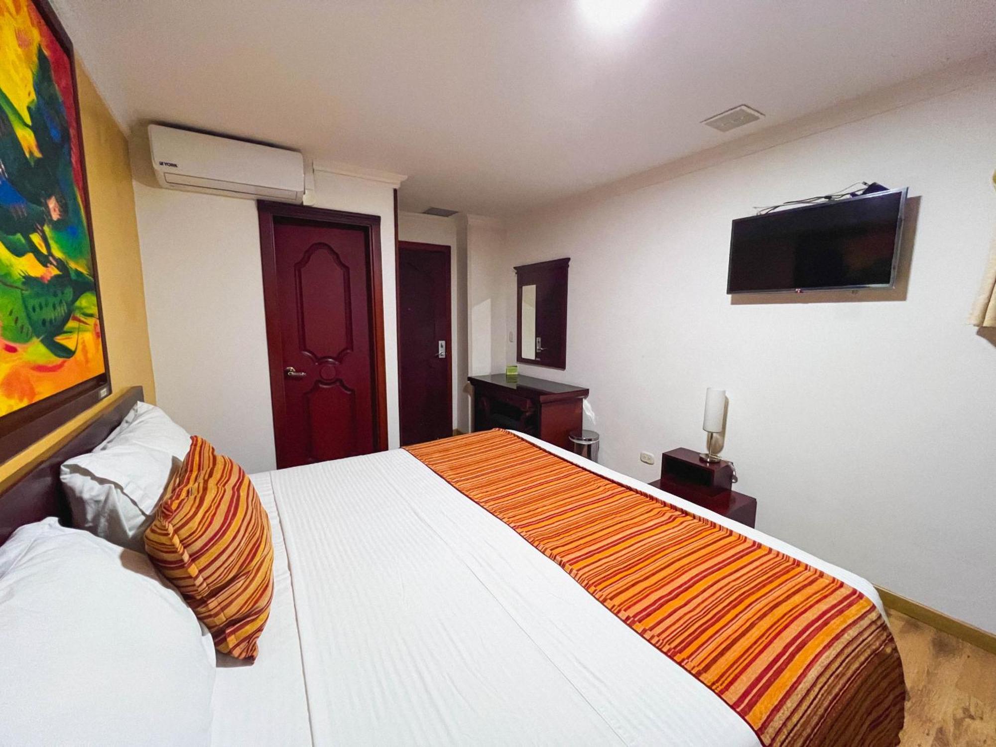Hotel Luxor 佩雷拉 外观 照片