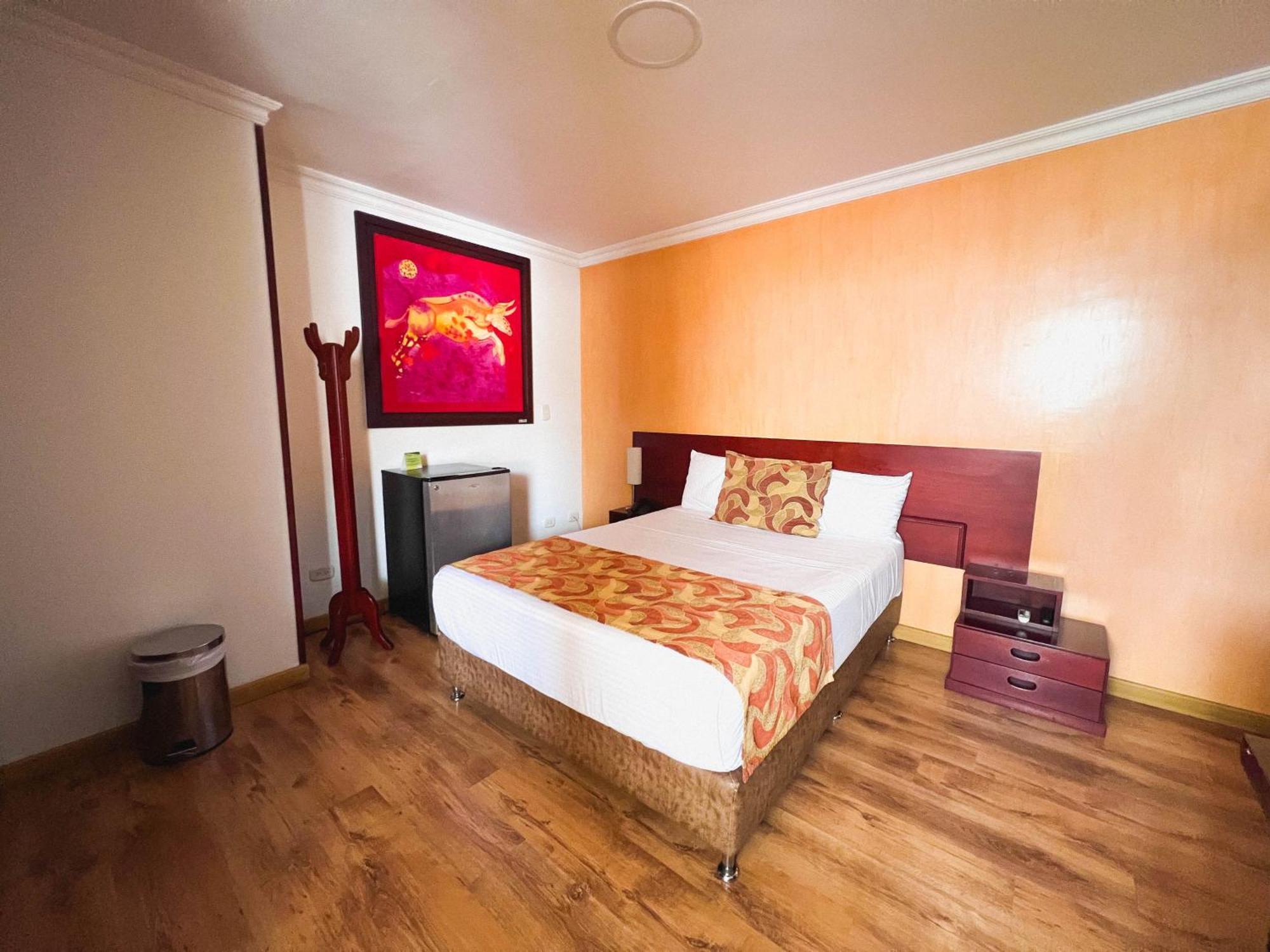 Hotel Luxor 佩雷拉 外观 照片