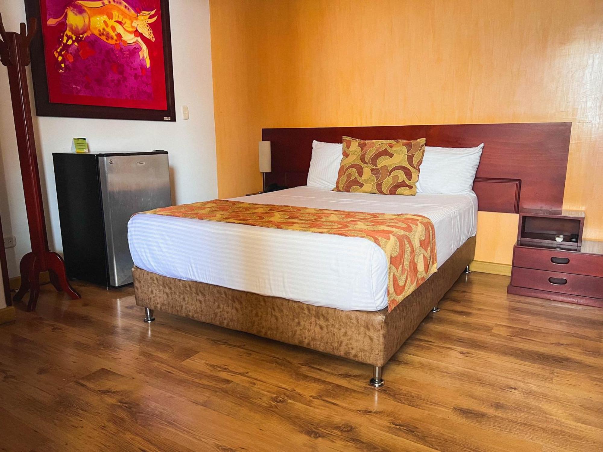 Hotel Luxor 佩雷拉 外观 照片